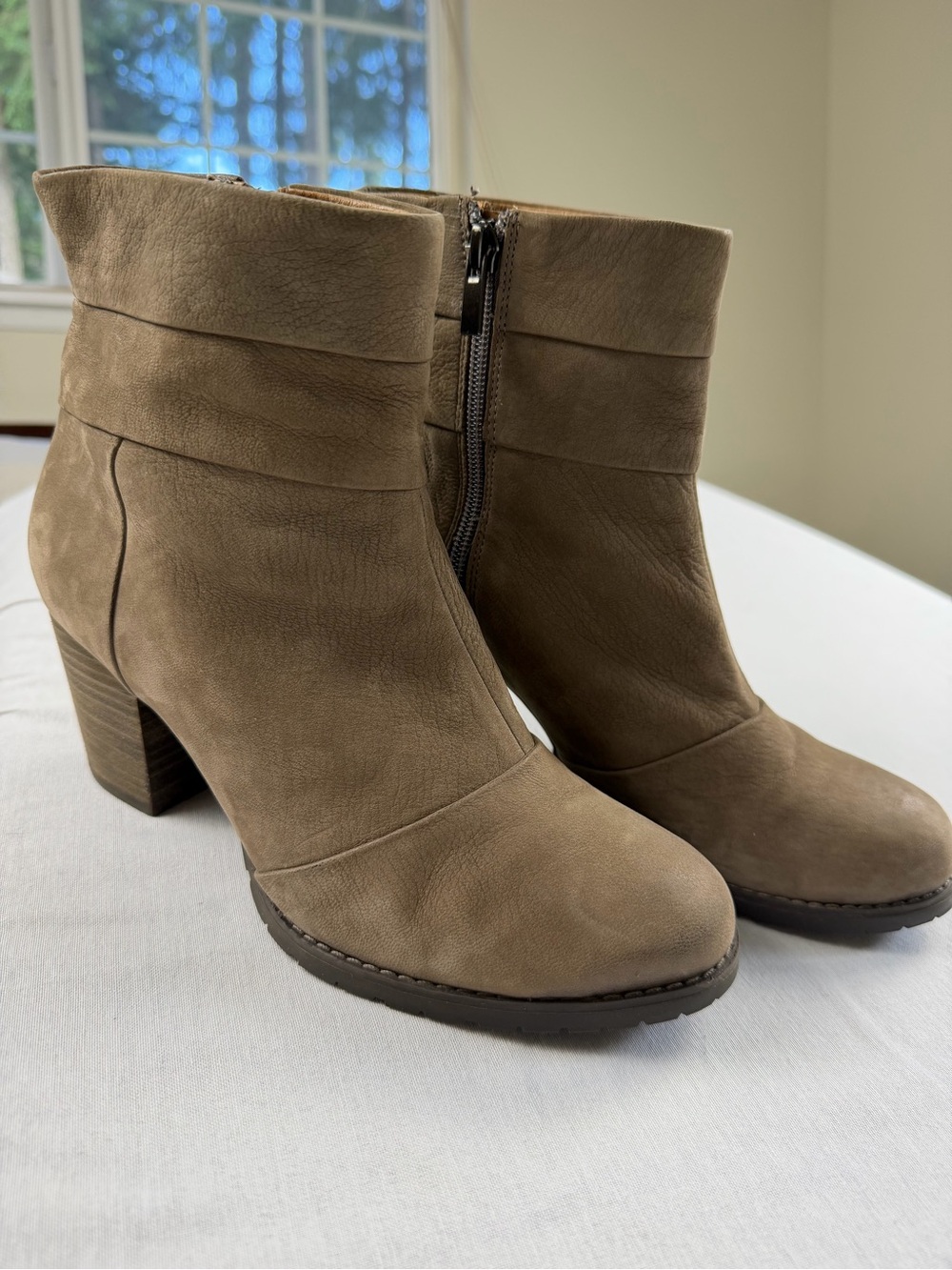 Clarks Artisan Mission Zelle Nubuck Leather Ankle Boots Taupe Grey Brown 8